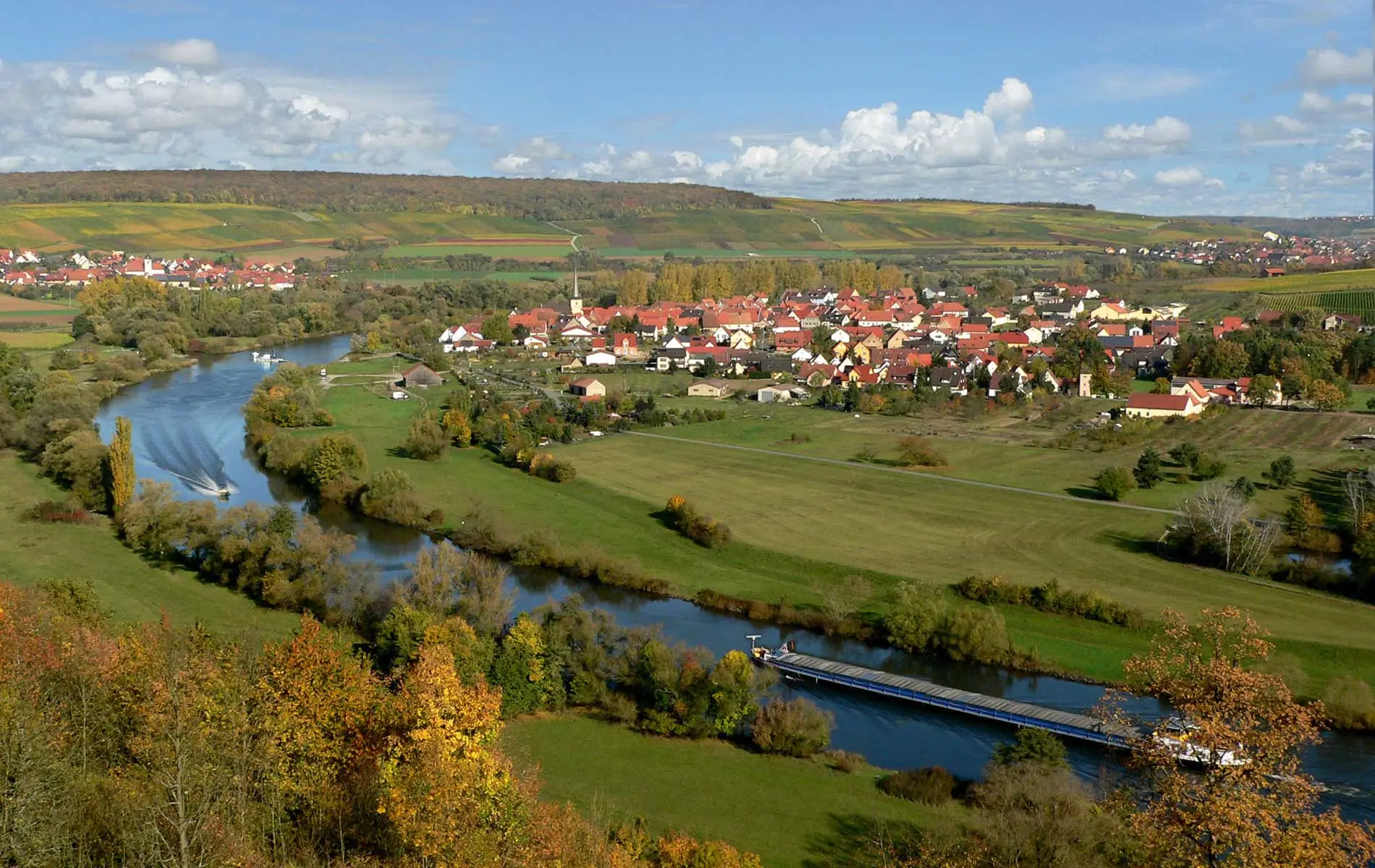 Fahr am Main am Flussufer
